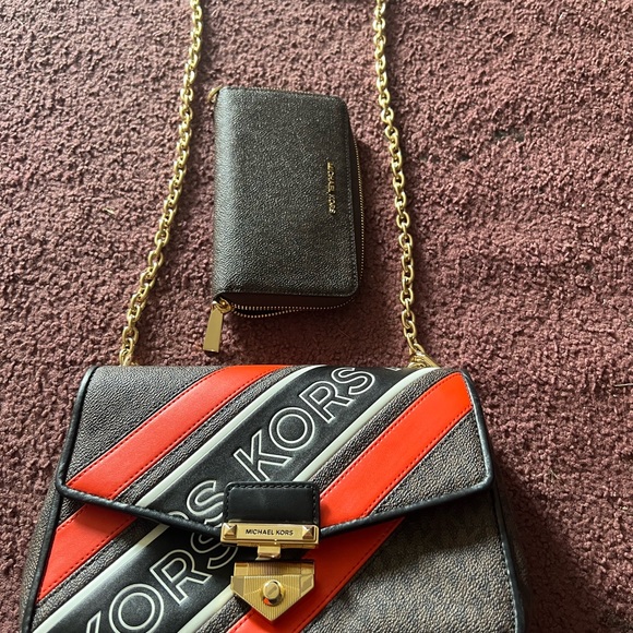 Michael Kors Crossbody matching purse/wallet - Picture 4 of 4